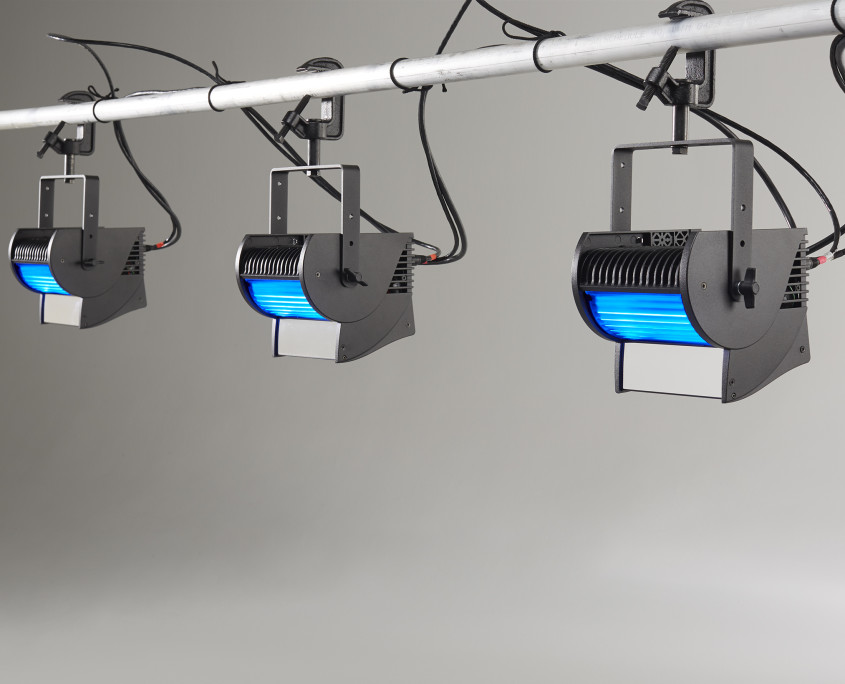 colorsource-cyc-row-hang-blue